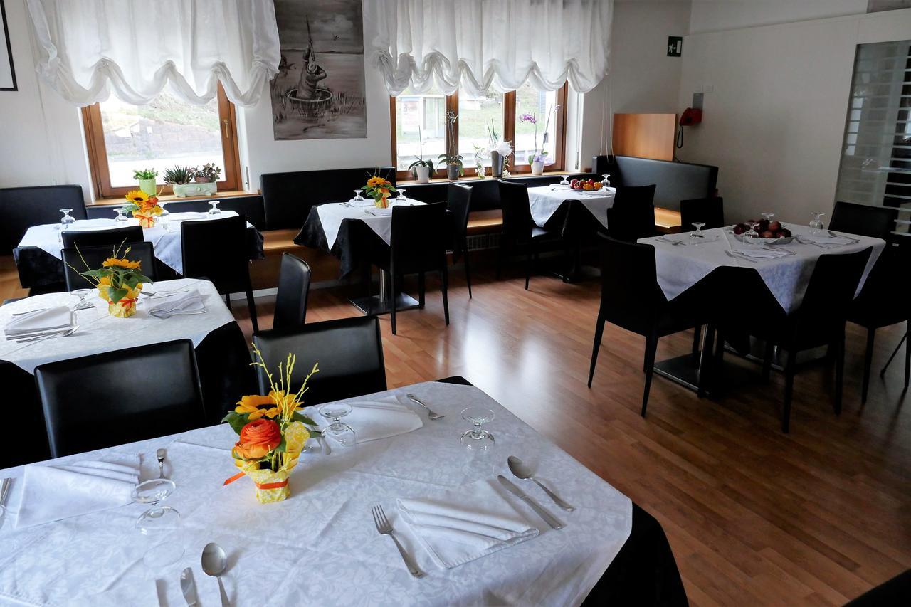 Albergo De March Farra d'Alpago Εξωτερικό φωτογραφία